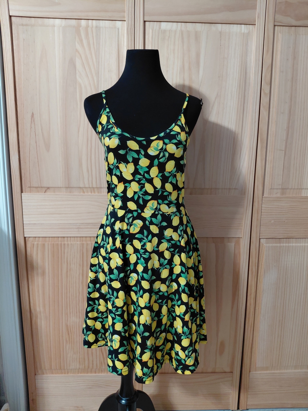 Acevog Black Lemon-Print Skater Dress with Green Leaves